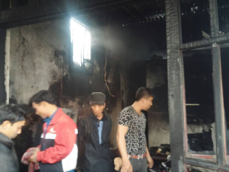 Hà Nội: Bé gái 5 tuổi thoát chết trong căn nhà bốc cháy 5