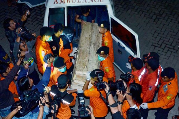 Phát hiện thiết bị định vị khẩn cấp QZ8501, thêm 7 thi thể được tìm thấy 5