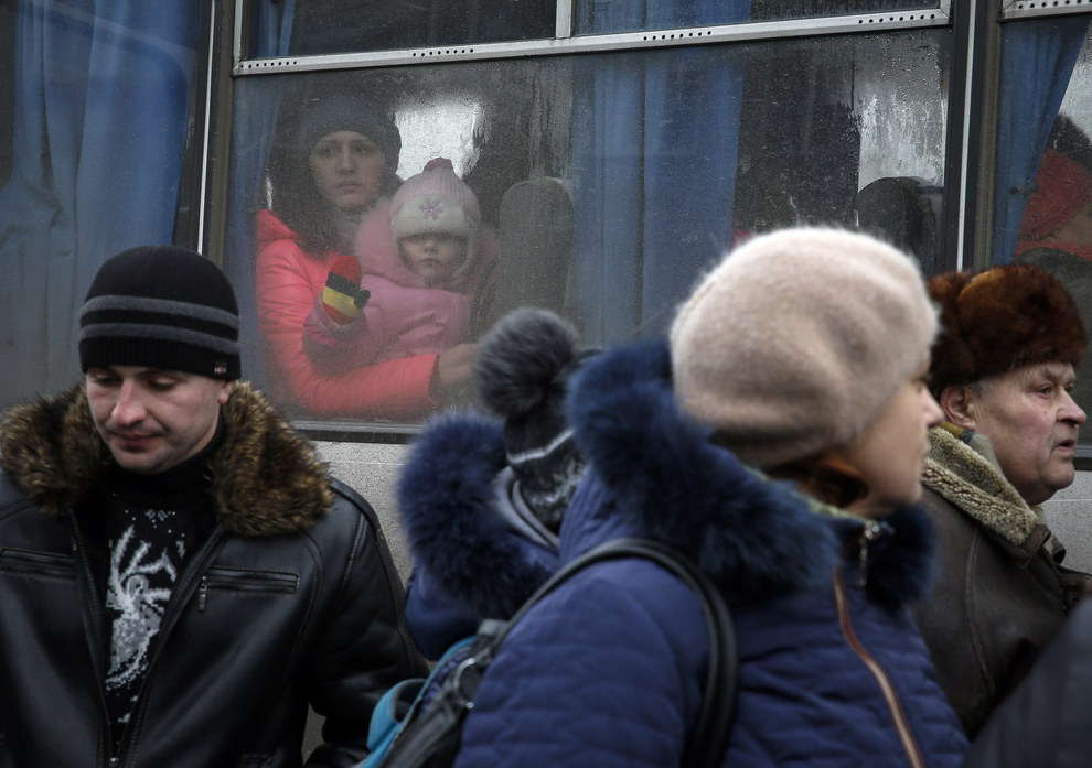 Những hình ảnh đau lòng trong cuộc di tán vì chiến tranh ở Ukraine 10