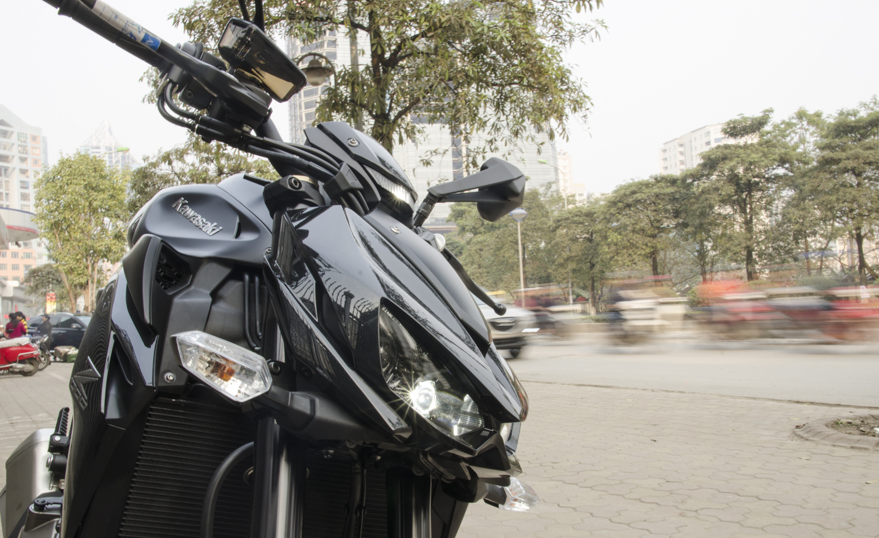 Cận cảnh Kawasaki Z1000 2015 Black Edition tại Hà Nội - Tinmoi.vn