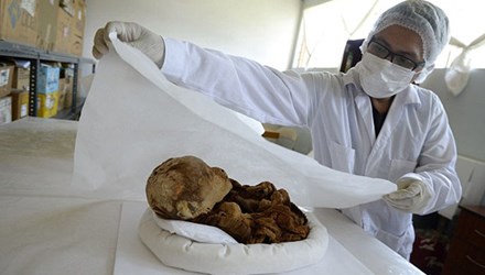 Bất ngờ phát hiện xác ướp 1.000 năm tuổi còn nguyên vẹn của trẻ sơ sinh 5
