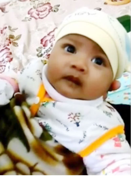 Kỳ lạ: Cháu bé mới hơn 1 tháng tuổi đã biết nói, không hề bị vấp 6