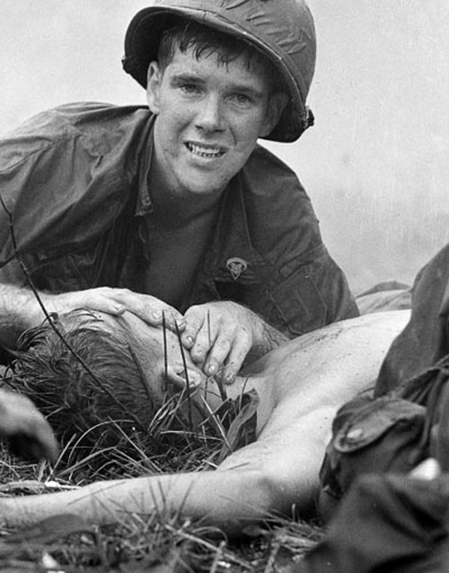 Những hình ảnh rúng động về chiến tranh Việt Nam trên báo nước ngoài 11