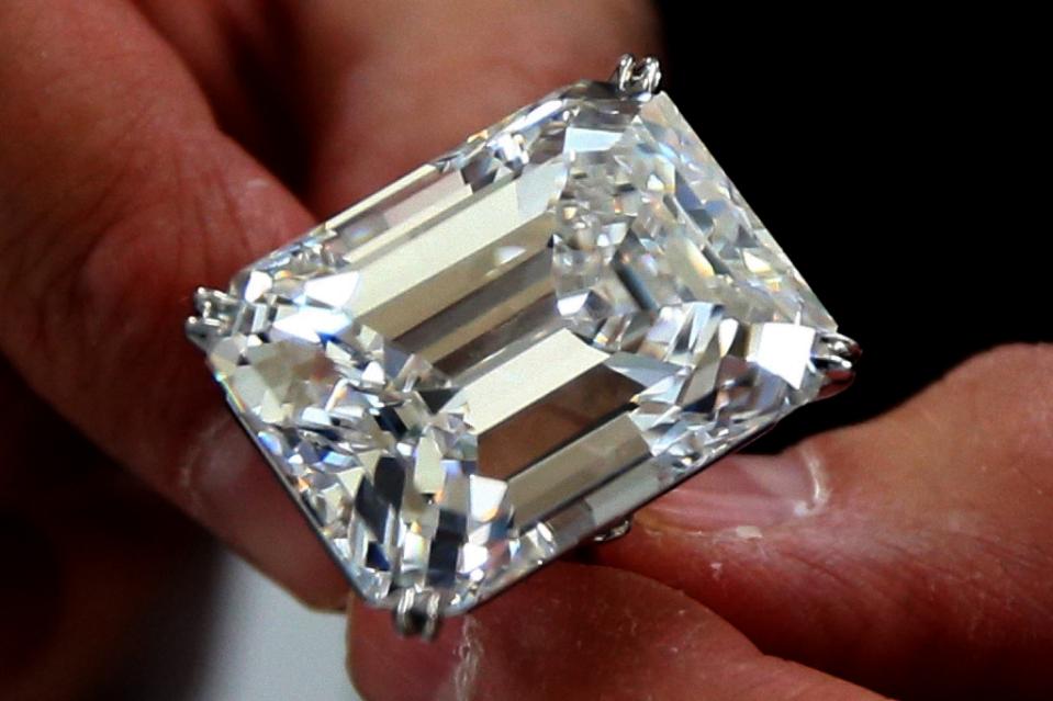 Đại gia bí ẩn mua viên kim cương 460 tỉ trong vòng 3 phút 1