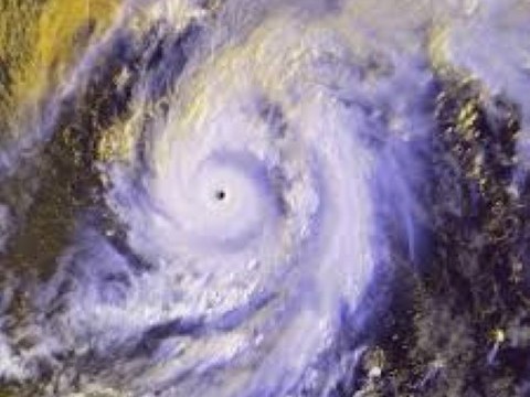 Cơn bão Noul có sức gió 160 km/h đang hướng vào Biển Đông  1
