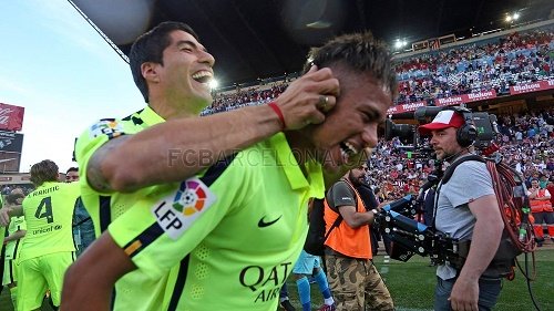 Chùm ảnh: Barca tưng bừng ăn mừng chức vô địch ngay tại Madrid 8
