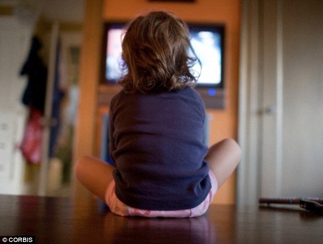 Cảnh báo tác hại khôn lường của việc xem tivi với trẻ em