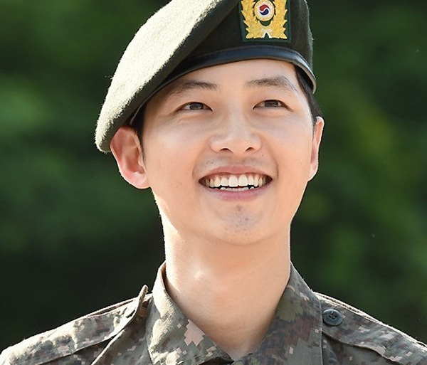 Ngôi sao màn ảnh Hàn Quốc - Song Joong Ki chính thức xuất ngũ 5