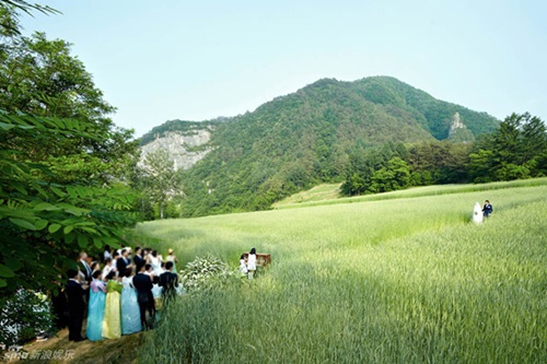 Ảnh cưới giản dị giữa cánh đồng của Won Bin và Lee Na Young 2