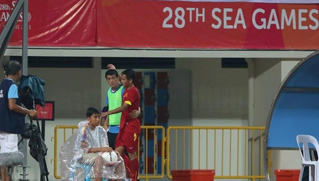 U23 Việt Nam 1-0 U23 Lào: U23 Việt Nam đặt 1 chân vào Bán kết 2