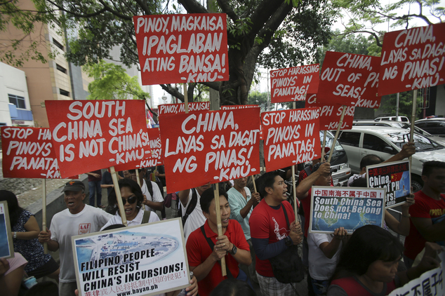 Philippines biểu tình phản đối TQ xây đảo trên Biển Đông 3