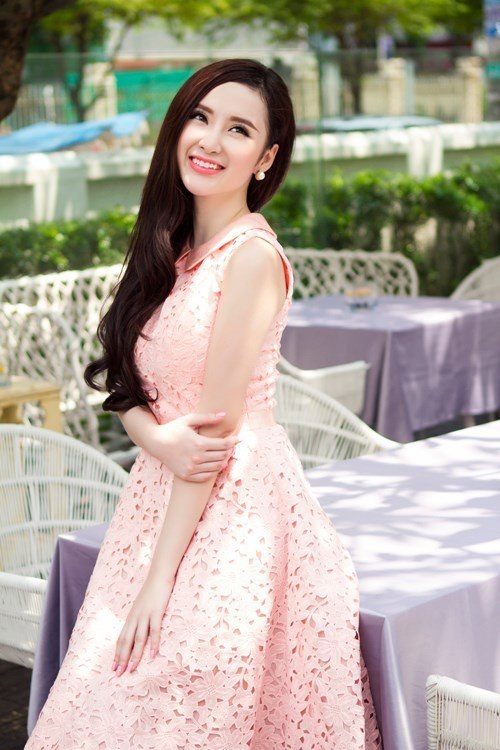 Những người đẹp Việt luôn bị cư dân mạng ném đá 11 Những người đẹp Việt luôn bị cư dân mạng ném đá 11