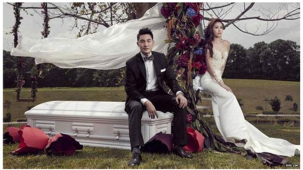 Cặp đôi Singapore lý giải vì sao chụp ảnh cưới cùng quan tài  2