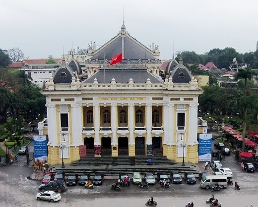 Tranh cãi xấu - đẹp về màu sơn mới của Nhà hát lớn Hà Nội 2
