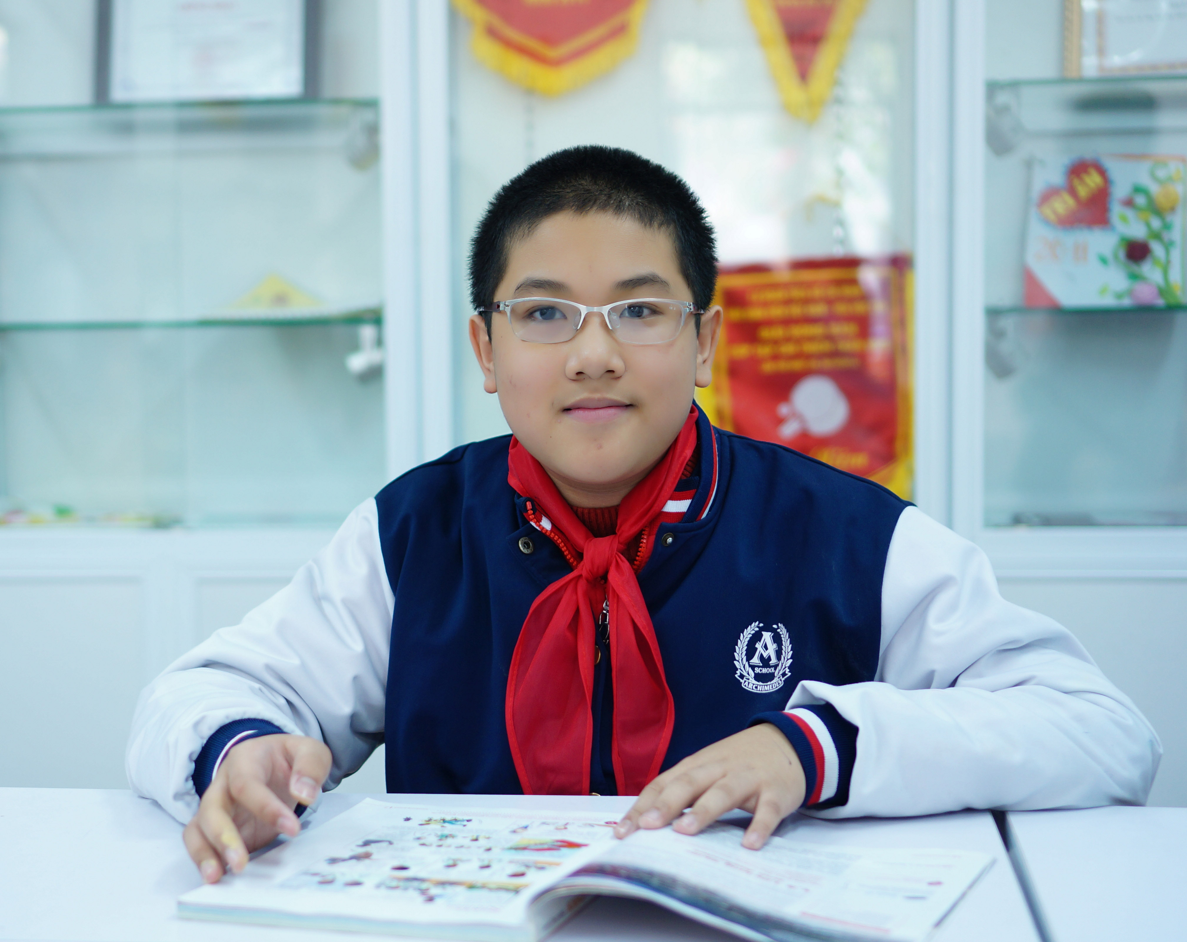 Chân Dung Nam Sinh Lớp 8 Giành Giải Đặc Biệt Toán Học Trẻ Quốc Tế 2015 -  Tinmoi.Vn