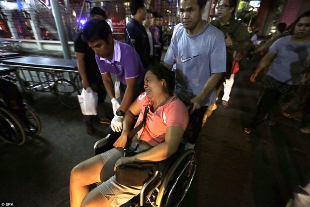 Cận cảnh hiện trường vụ đánh bom trung tâm Bangkok, hàng chục người chết 11
