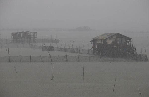 Siêu bão Goni càn quét Philippines, 7 người thiệt mạng 3