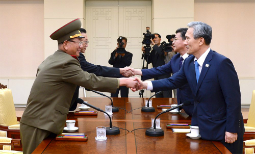 Quân đội Triều Tiên đông gấp đôi Hàn Quốc 4