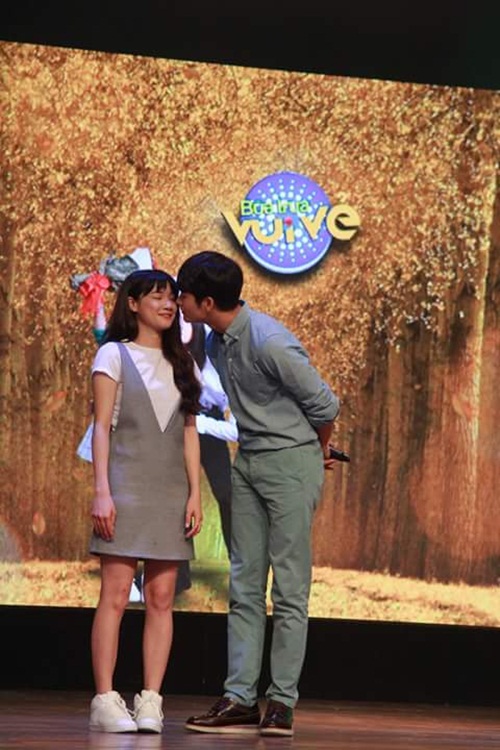 Kang Tae Oh không ngần ngại hôn Nhã Phương trên sóng truyền hình 2