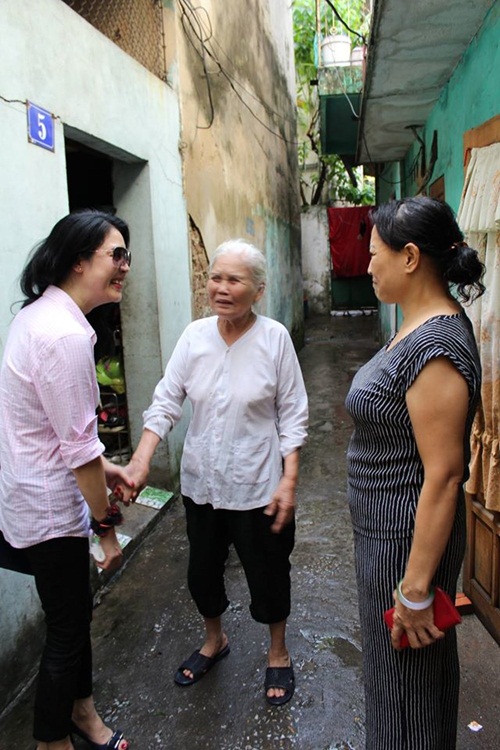 Thu Phương giản dị về thăm nhà cũ tại Hải Phòng 2