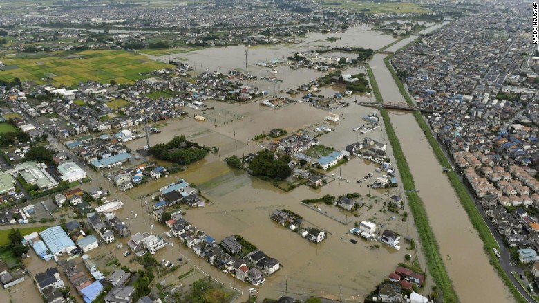 Những hình ảnh ấn tượng về trận 'đại hồng thủy' đang tàn phá Nhật Bản 2