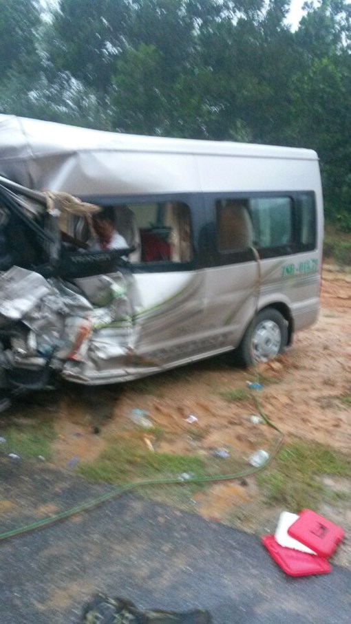 Hiện trường vụ tai nạn thảm khốc trên cao tốc Nội Bài, 2 người chết 5