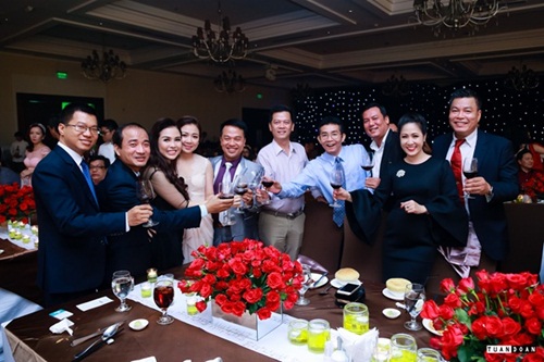 Hoàng Oanh hội ngộ Nguyên Vũ tại sự kiện 15 Hoàng Oanh hội ngộ Nguyên Vũ tại sự kiện 15