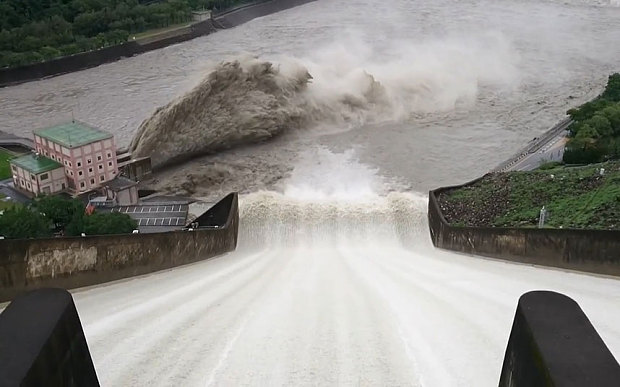 Video: Kinh hoàng trước cảnh xả lũ tại đập thủy điện Đài Loan 1
