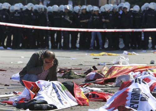 Video: Khoảnh khắc bom phát nổ khiến 95 người thiệt mạng ở Thổ Nhĩ Kỳ 1