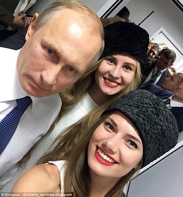 Tổng thống Putin chụp ảnh “tự sướng” với người mẫu tại giải F1 2