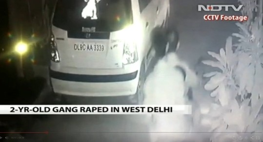 Hai bé gái Ấn Độ bị cưỡng bức tập thể gây rúng động 1