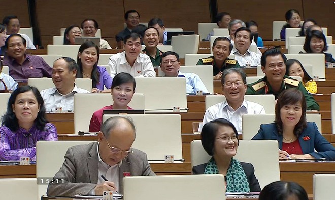 Bộ trưởng khiến Quốc hội cười: Thà gây cười còn hơn gây ngủ! 1