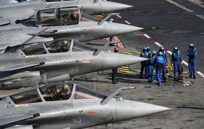 Chùm ảnh: Cận cảnh siêu tàu sân bay diệt IS của Pháp 4