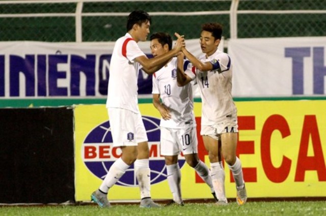 Thắng đậm Singapore, U19 Hàn Quốc gặp U21 HAGL ở chung kết 1