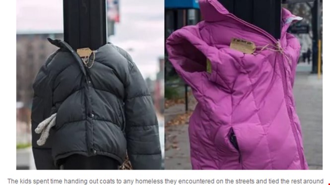 Những chiếc áo ấm trên cột đèn cho người vô gia cư 1