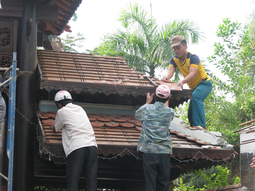 Cận cảnh tháo dỡ biệt phủ 100 tỷ của đại gia vàng ở Đà Nẵng 3 Cận cảnh tháo dỡ biệt phủ 100 tỷ của đại gia vàng ở Đà Nẵng 3