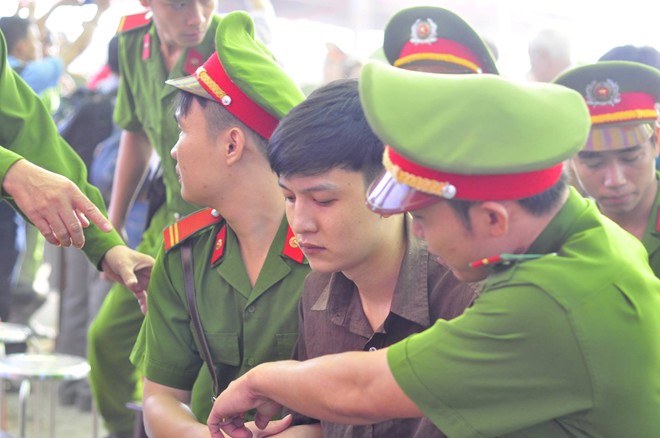 Xử vụ thảm sát ở Bình Phước: Người nhà nạn nhân la hét khi Nguyễn Hải Dương đến tòa