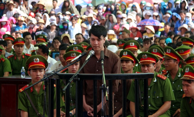 Xử vụ thảm sát ở Bình Phước: Cận cảnh ánh mắt của Nguyễn Hải Dương