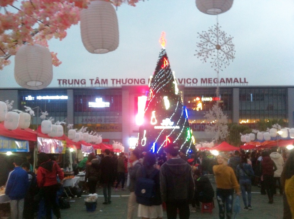Chùm ảnh: 'Lễ hội tuyết' Hà Nội mở đầu mùa Giáng sinh 2015 1