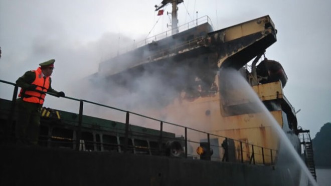 Tàu của Mông Cổ bốc cháy, 18 thuyền viên được cứu