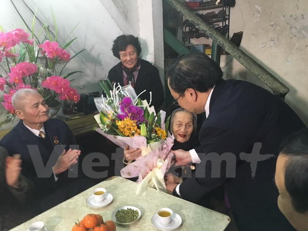 Tân Bí Thư Thành ủy Hà Nội thăm, chúc Tết các gia đình chính sách