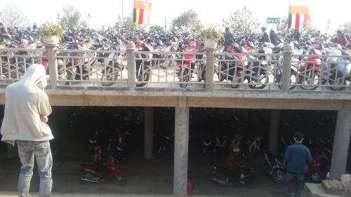 Hàng nghìn khách du lịch tới chùa có chính điện lớn nhất Việt Nam 12 Hàng nghìn khách du lịch tới chùa có chính điện lớn nhất Việt Nam 12