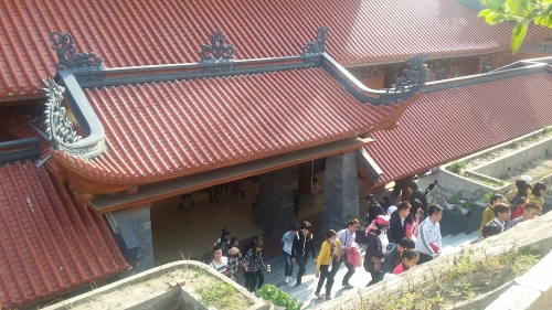 Hàng nghìn khách du lịch tới chùa có chính điện lớn nhất Việt Nam 9 Hàng nghìn khách du lịch tới chùa có chính điện lớn nhất Việt Nam 9