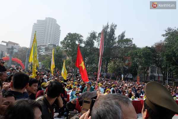 Hàng nghìn người dân tham dự khai hội gò Đống Đa 11 Hàng nghìn người dân tham dự khai hội gò Đống Đa 11