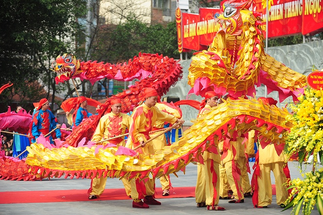 Hàng nghìn người dân tham dự khai hội gò Đống Đa 3 Hàng nghìn người dân tham dự khai hội gò Đống Đa 3