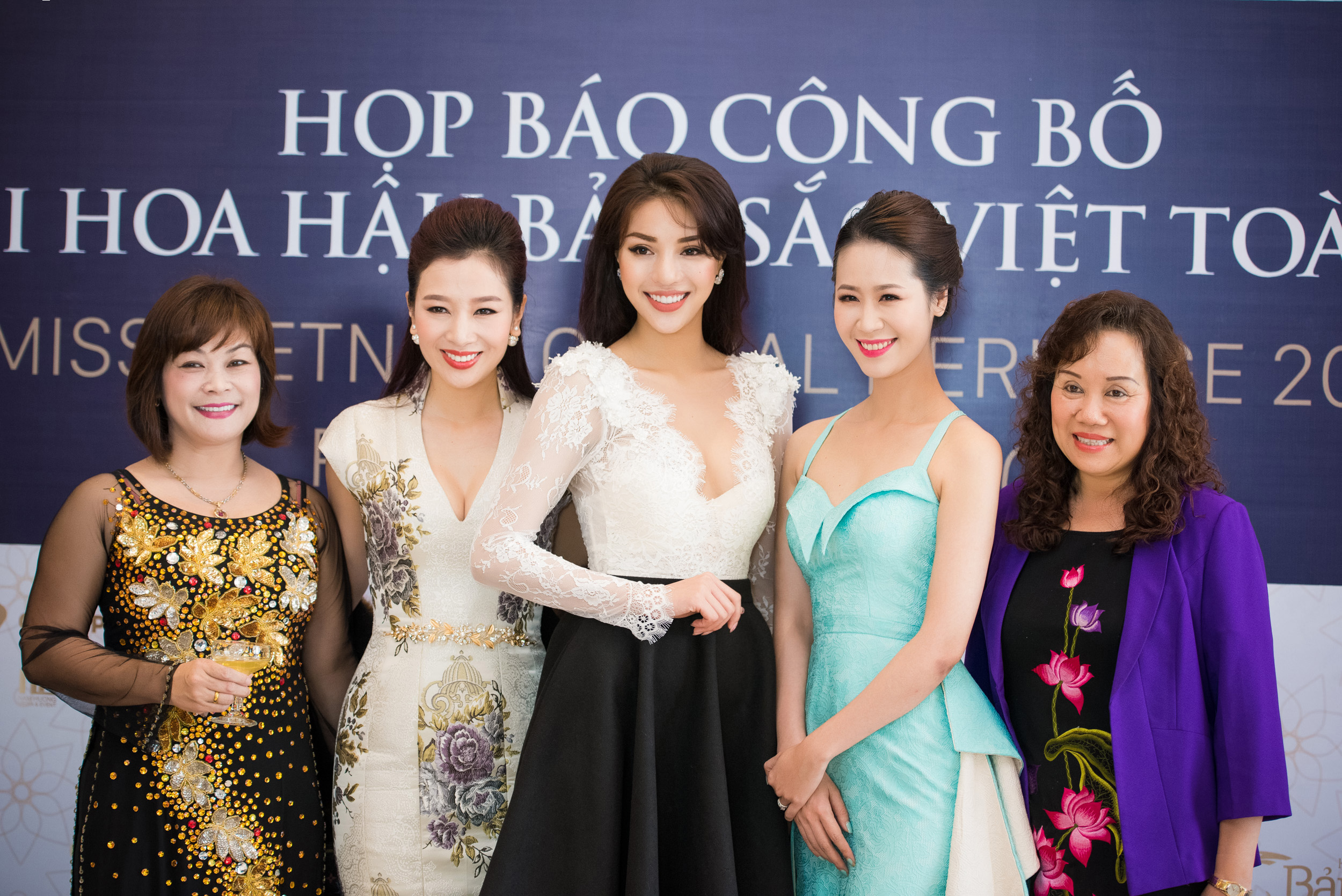 Dương Thùy Linh đọ sắc bên Jennifer Phạm tại sự kiện 1