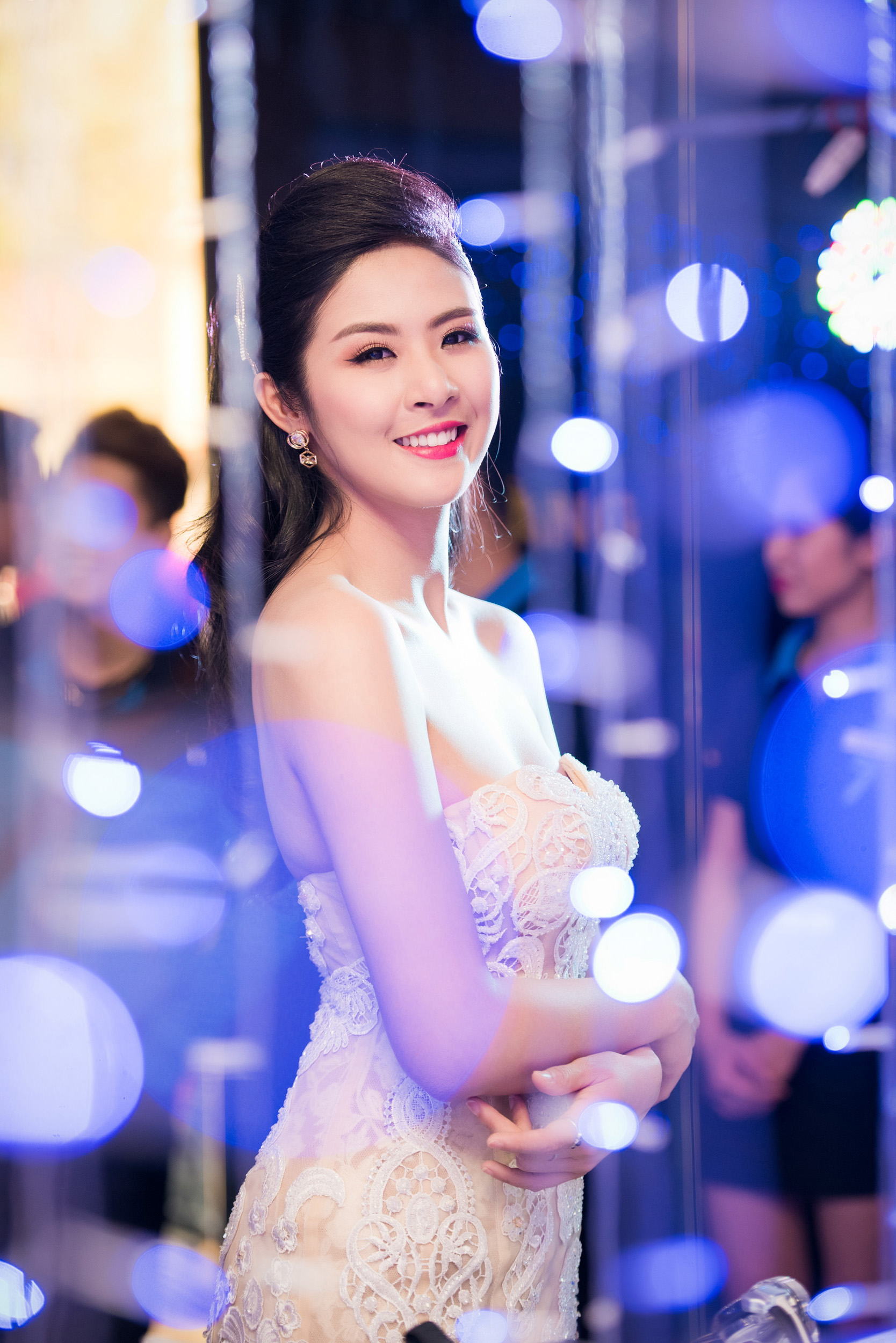 Ngọc Hân khoe vai trần gợi cảm đi dự sự kiện 6 Ngọc Hân khoe vai trần gợi cảm đi dự sự kiện 6