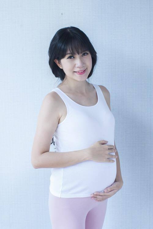 Vợ Lý Hải ngày càng xinh đẹp dù mang bầu lần thứ tư 1 Vợ Lý Hải ngày càng xinh đẹp dù mang bầu lần thứ tư 1