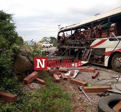 Hiện trường vụ tai nạn nổ xe khách ở Lào, 8 người Việt tử vong 6