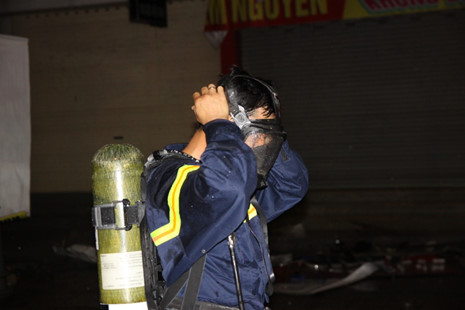 Cháy siêu thị ở Quảng trị: 100 cảnh sát 